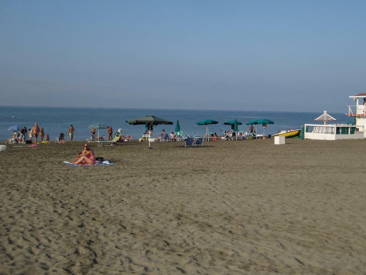Happy House Mare Di Roma Villa Lido di Ostia Exterior foto
